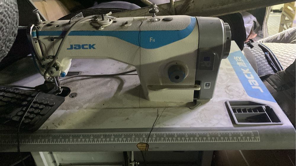 Продам Швейную машинку