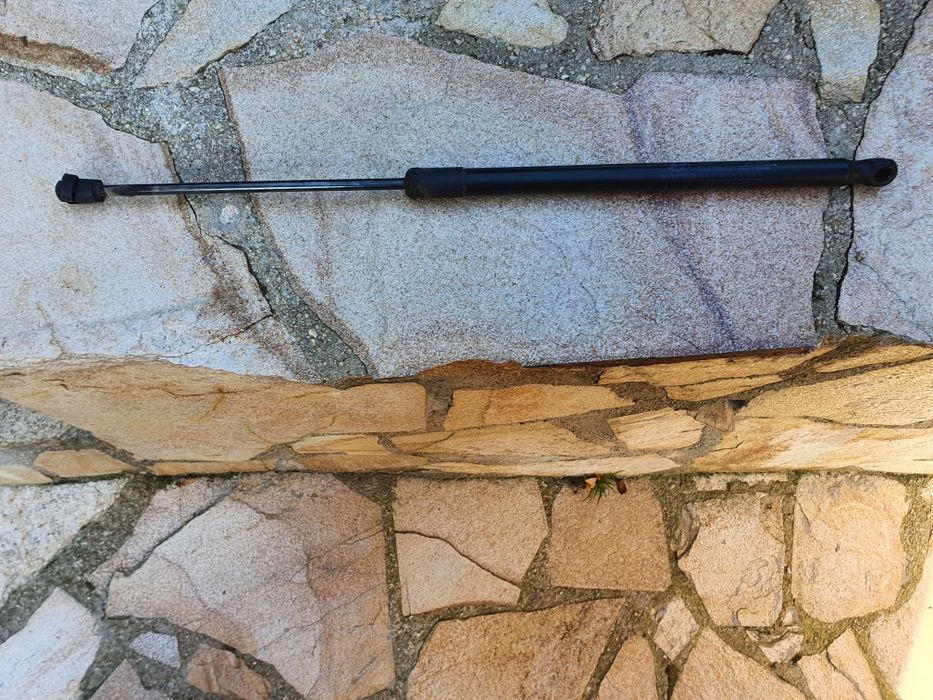 Амортисьор за багажник Hyundai santa fe