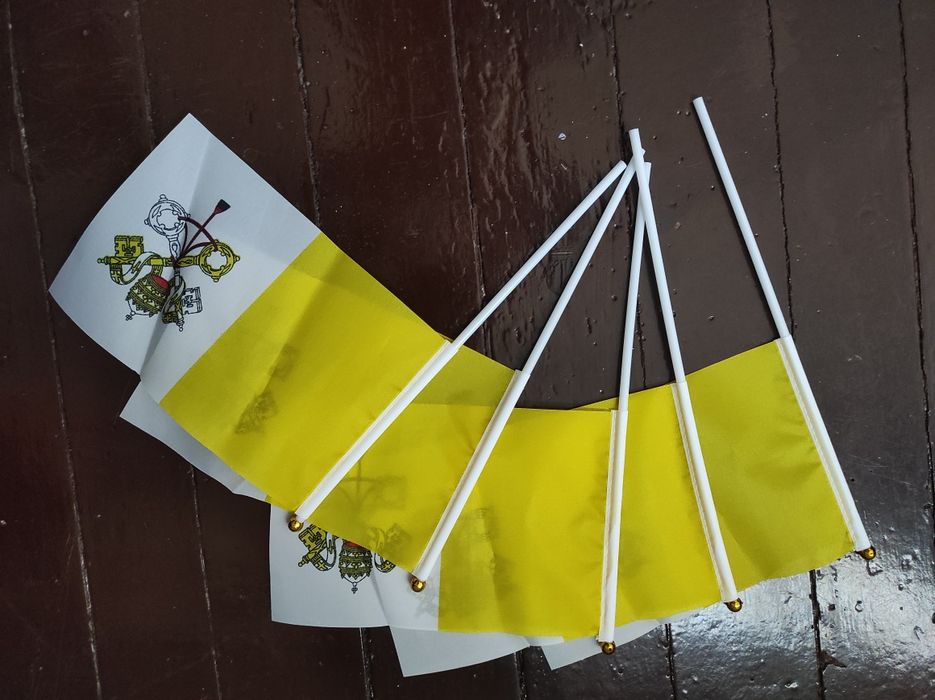 Флагчета на САЩ, Австралия, Доминиканската република, Ватикана и ЛГБТ