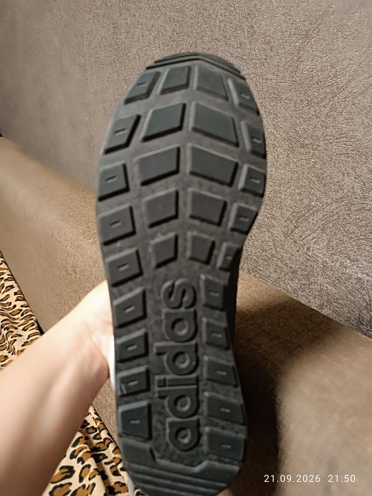 Продам кроссовки, новые, размер 42
