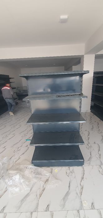 Стилаж и халаделник