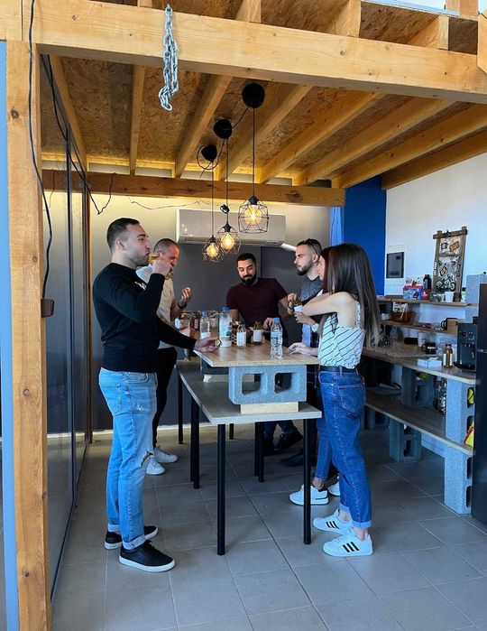 Дава се под наем Офис в Перник, Център - 300 кв.м за 153 € - Снимка #6