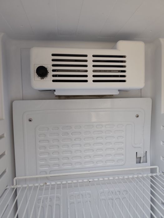 Продается холодильник витрина UGUR