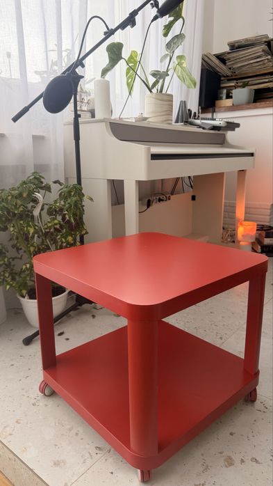 Vand masuta de cafea Ikea rosie
