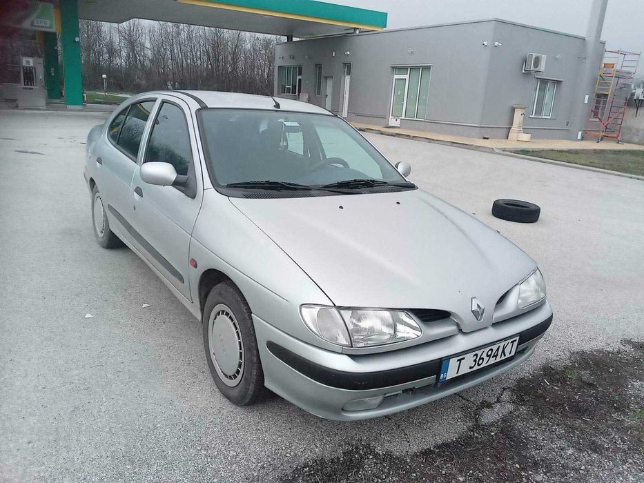 Продавам Рено Меган