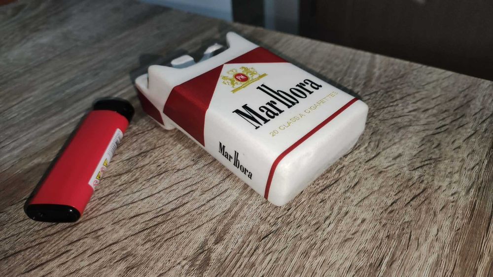 Scrumiera tip pachet tigari marlboro
