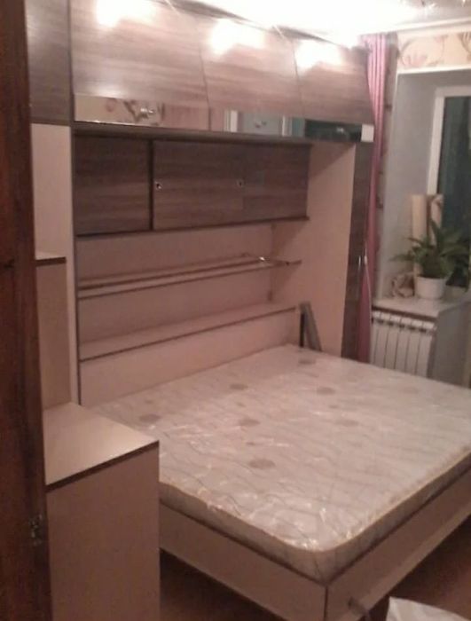 Шкаф кровать на механизме с зеркалом