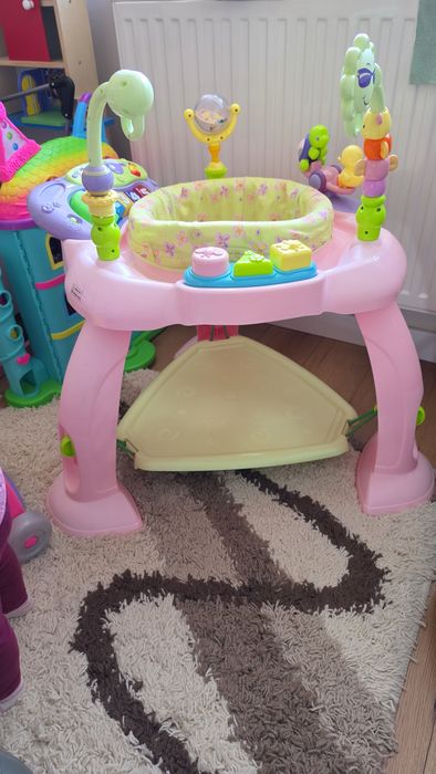 Jumper roz cu activitati