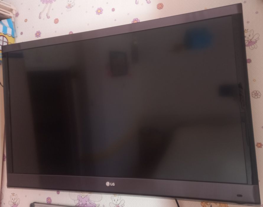 Телевизор LG  диагональ 106