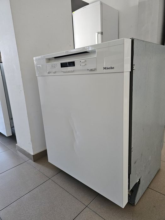 Съдомиялна за частично вграждане Míele