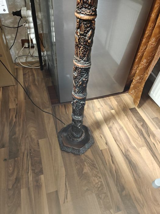 Vand lampadar si masa vintage
