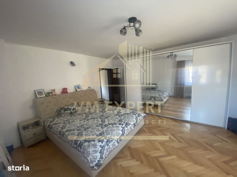 Vila S+P+E-306 Mp, Teren 2078 Mp, Campulung