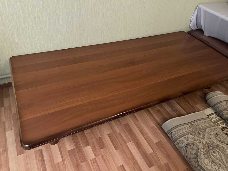 Стол для гостинной