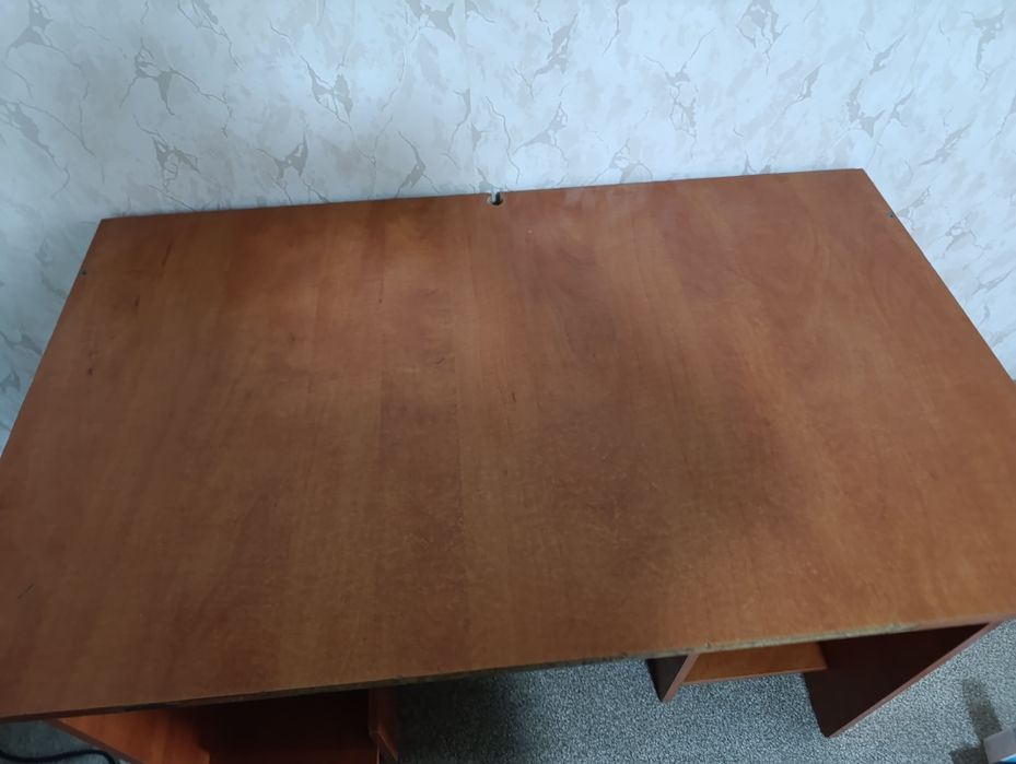 Продам стол компьютерный