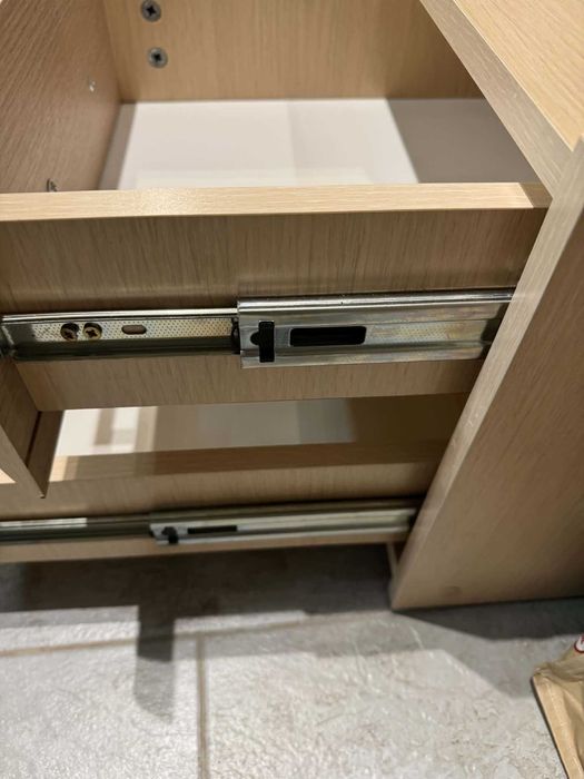 Noptiera bej de vanzare