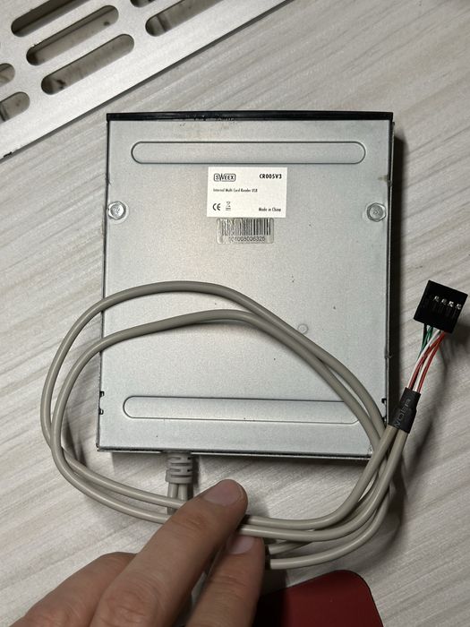 Vand cititor de carduri pe usb 2.0 intern