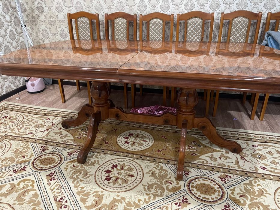 Стол со стульями