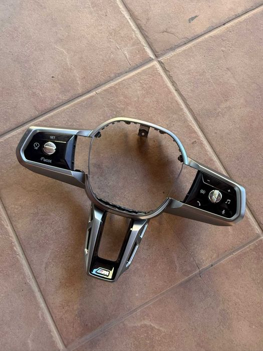 Trim + Comenzi Volan BMW M / G60 / G70 /G45 X3 Seria 5 / Seria 7 /M5 / I7 2023-2026 Noi Originale