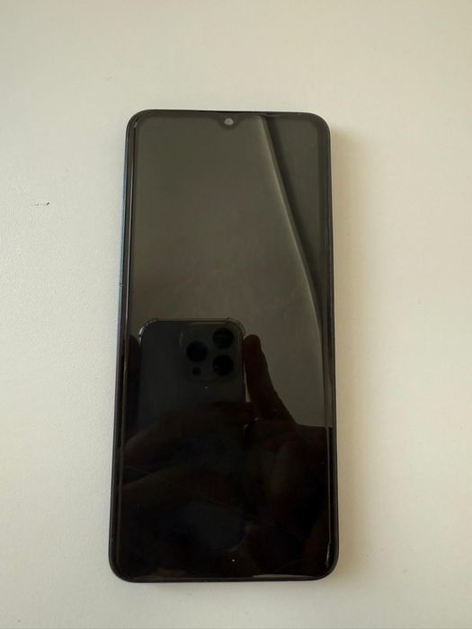 Продам телефон .