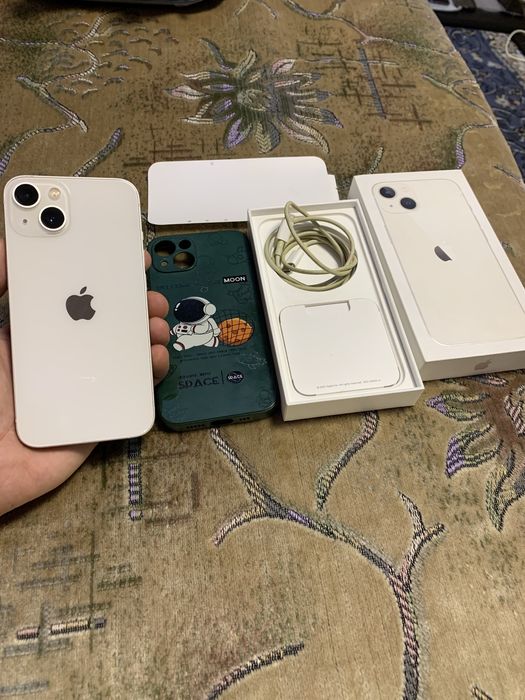 Продам телефон Айфон 13 белый 128 Gb