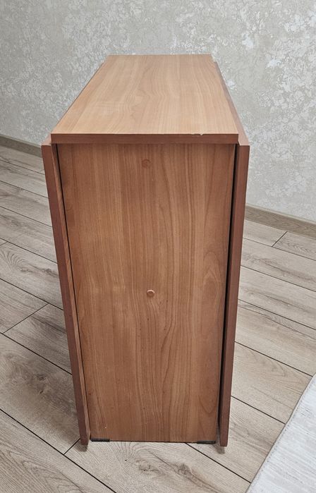 Продам стол (книжка)