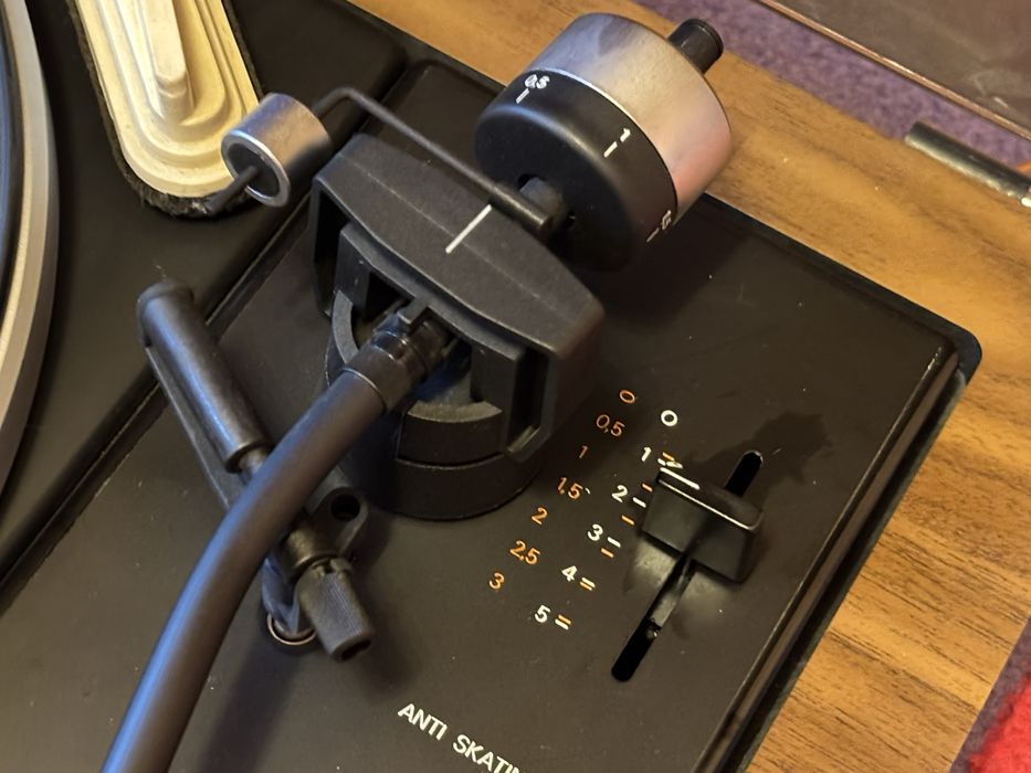 Грамофон Lenco L82