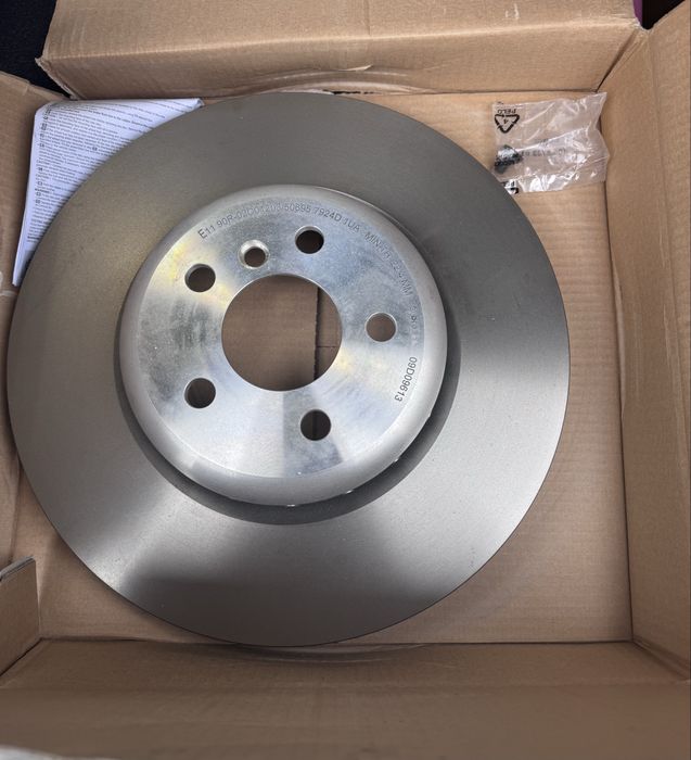 Discuri frână spate noi BREMBO – compatibile mai multe modele