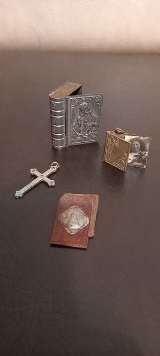 Lot impresionant de itemuri bisericești, WW2