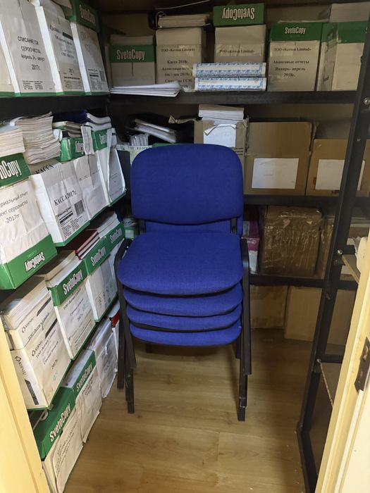 Офисные стулья синие