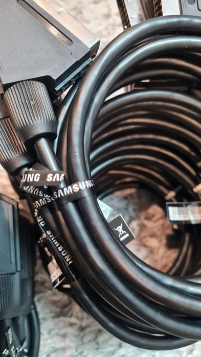 Vand lot de telecomenzi si cabluri scart