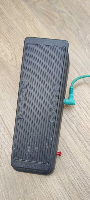 Педали за китара с батерия