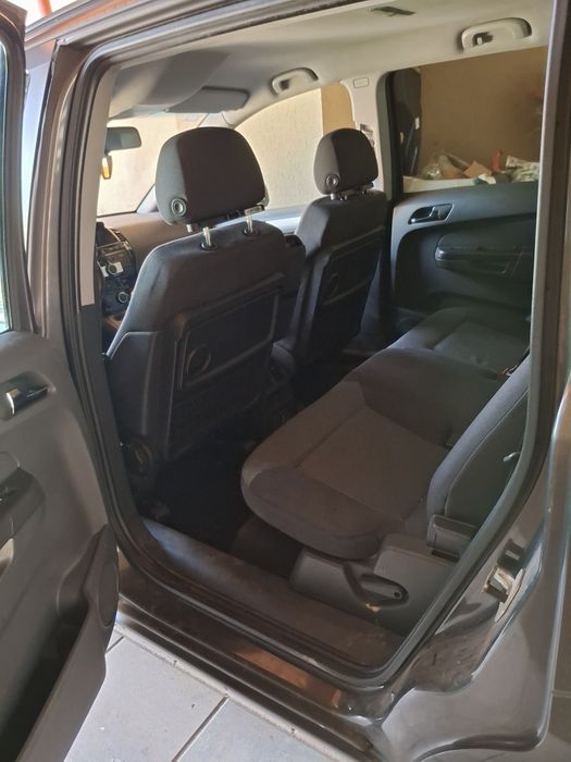 Vând Opel Zafira
