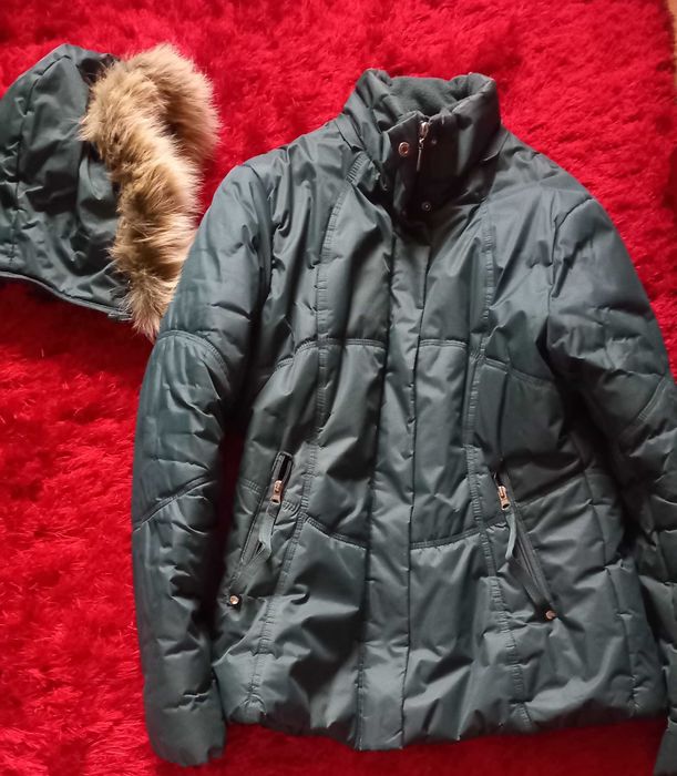 Geaca groasă dama cu gluga detașabilă