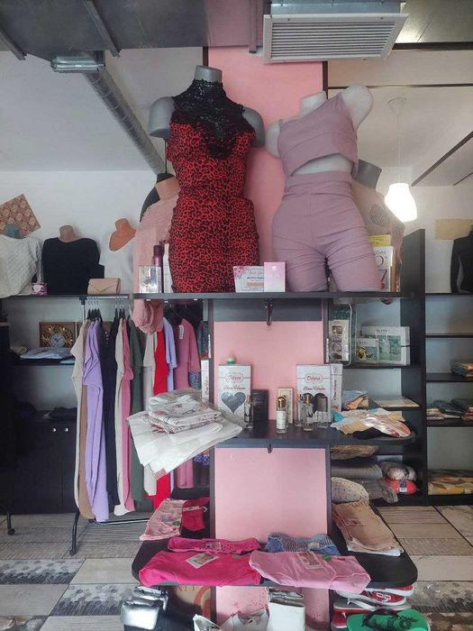 Продавам чисто нови шкафове.скринове за МАГАЗИН. СПЕШНО