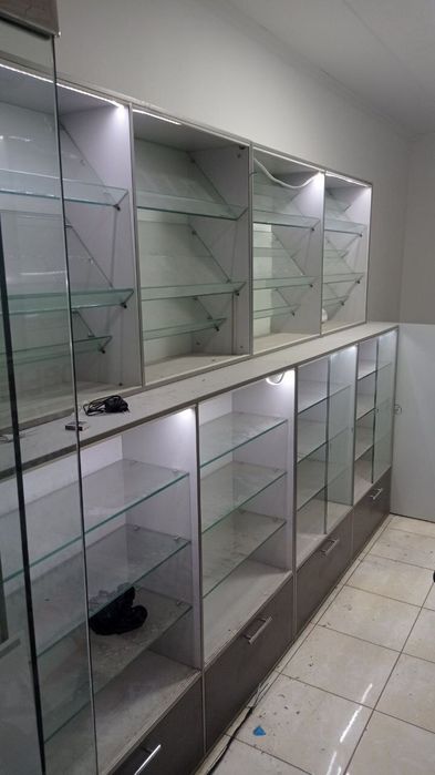 Srochni. Vitrina sotiladi. Aksesuar dokonda 4 oy ishlagan.