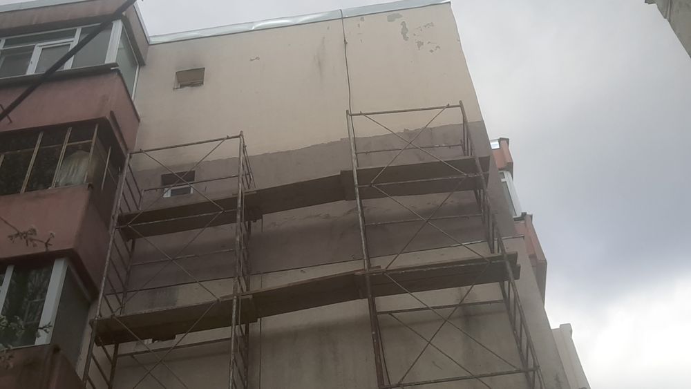 Echipa meseriași în construcii