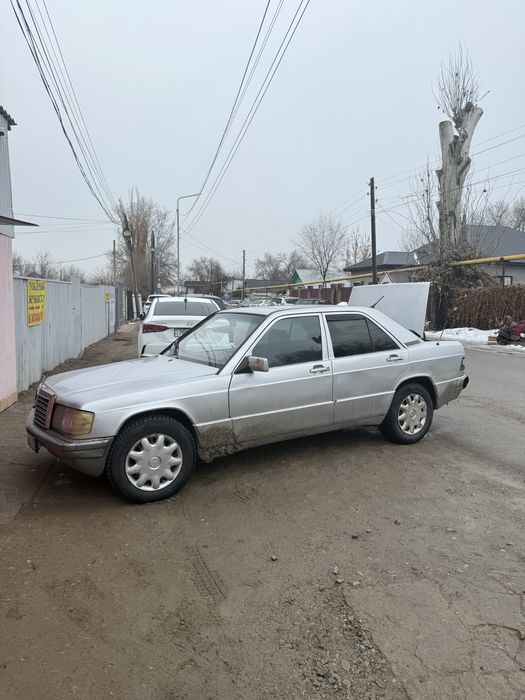 Мерседец 190 на активном ходу