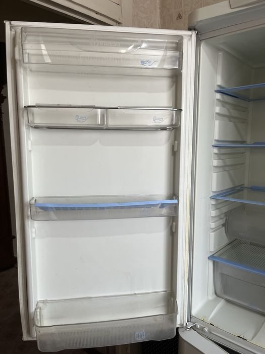 Холодильник Indesit