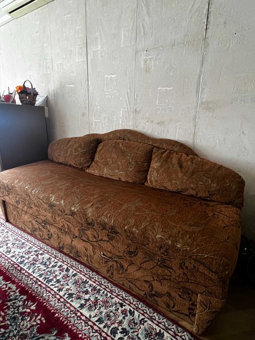 Разтегателен диван