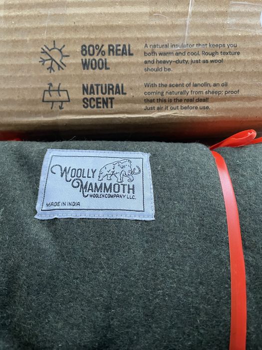 Patura din lana, noua. In cutie