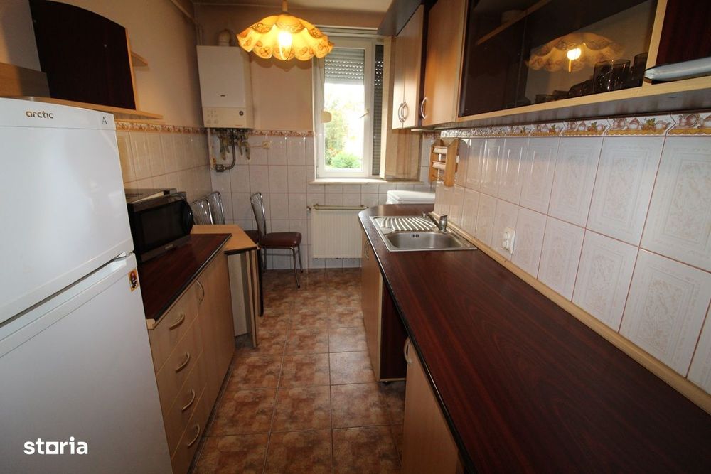 Vând apartament 3 camere în Hunedoara, zona OM-Pța. Eliberării, 64 mp