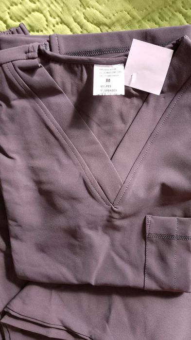 costum medical, mărimea M - livrare gratuita