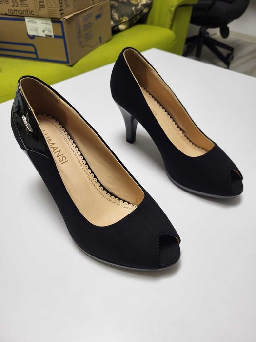 Pantofi de Damă negri din Piele Întoarsă – Eleganță și Confort, Ca Noi