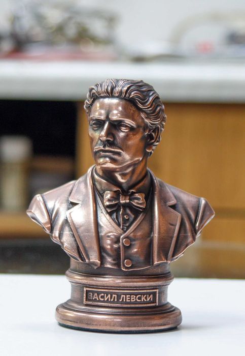Статуетка-бюст на "Васил Левски".Медна галванопластика.