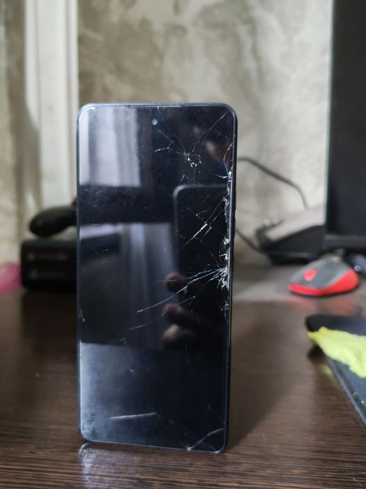 Продаю телефон 8/128 срочно 499000