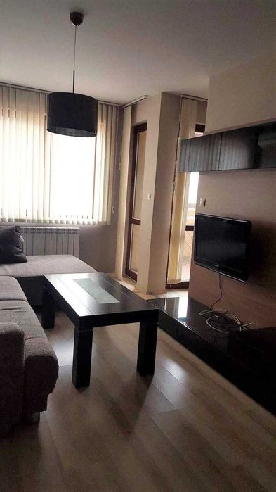 Двустаен апартамент до метро Надежда