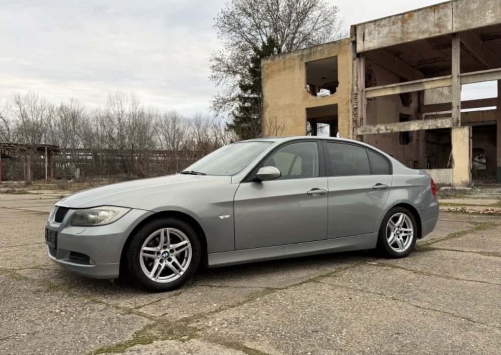 BMW E90 2.0i НА ЧАСТИ – БМВ Е90 бензин мотор N46 ръчка сиво