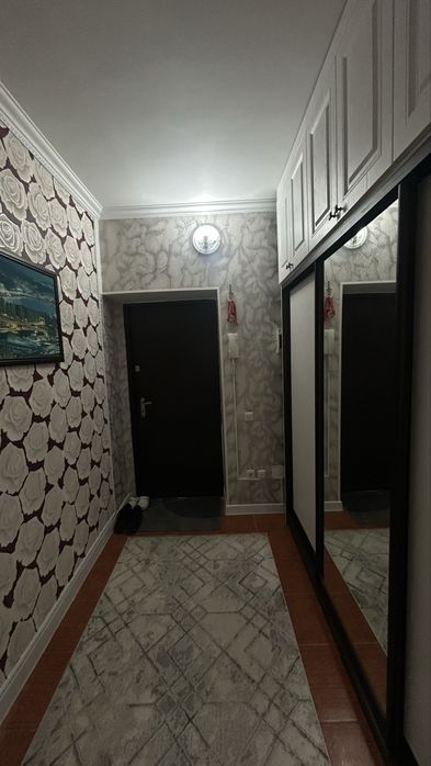 Продам двух комнатную квартиру