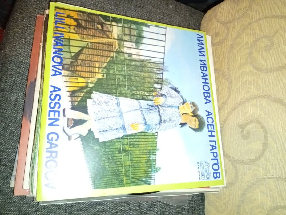 Продавам български плочи на балкан тон може и по бройка или цели