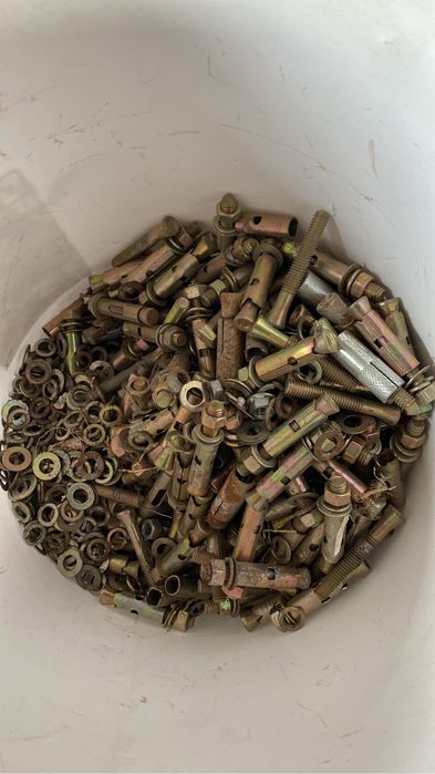 Болты гайки шпильки анкера